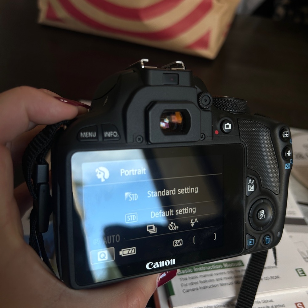 Canon EOS Rebel SL1 Digital SLR Camera with 18-55mm lens Gently Used - Like New - Picture 2 of 6